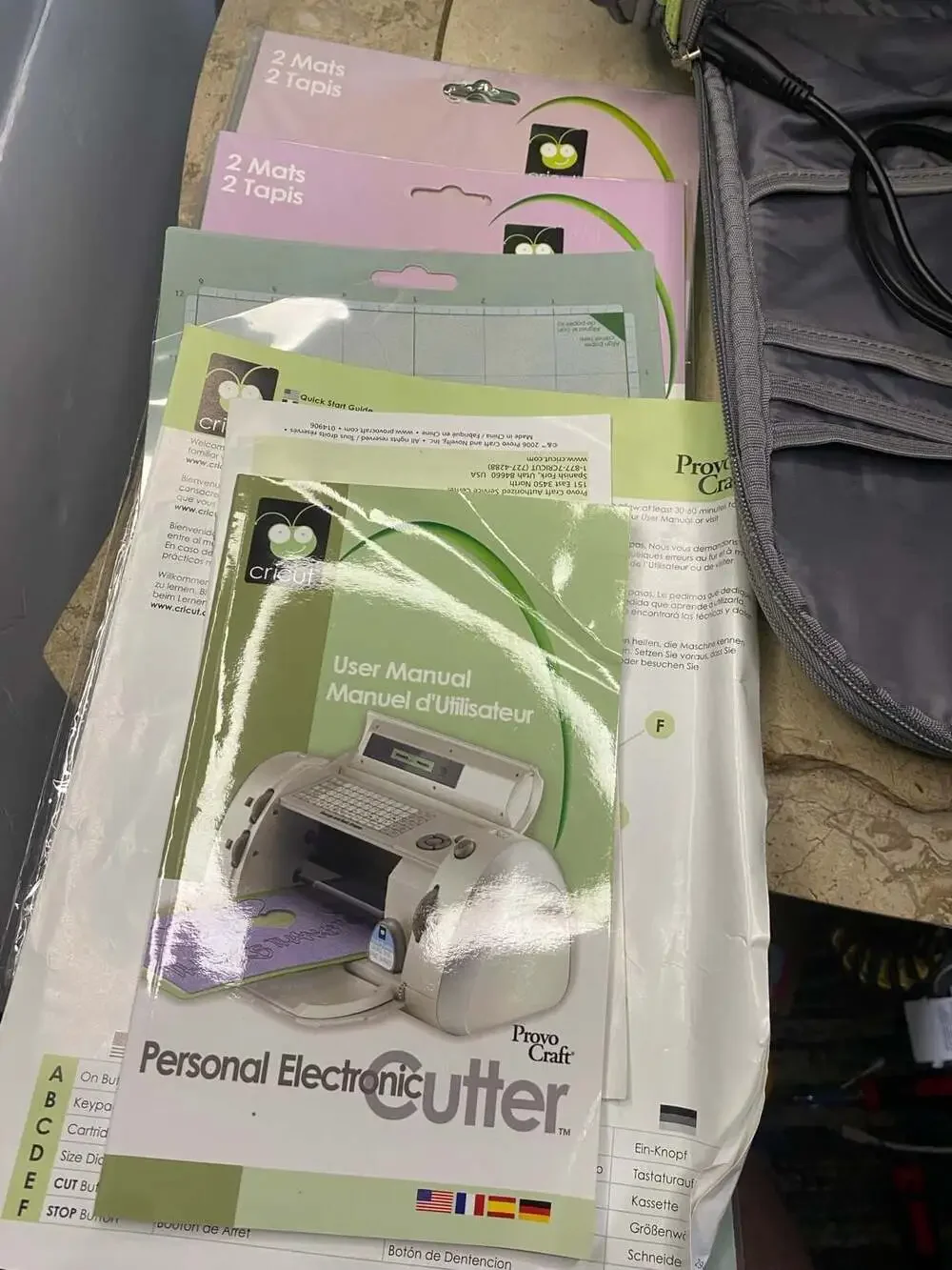 Provo Craft Cricut Personal Electronic Cutter Bundle with Carrying Tote